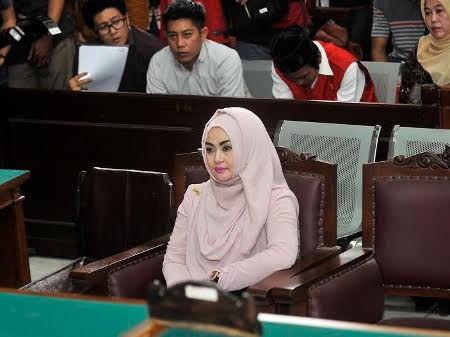 Eddies Adelia Divonis 3 Bulan Penjara