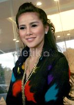 Anting Berlian Olla Ramlan