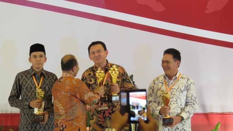 Bupati Banyuwangi Dapat Penghargaan Bappenas, Ahok Borong 2 Piala Bupati Banyuwangi Dapat Penghargaan Bappenas, Ahok Borong 2 Piala