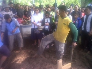 Tangis Kekasih Antar Raheem ke Peristirahatan Terakhir di Madiun