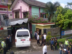Tiba di Persemayaman, Jenazah Okwudili Oyatanze Disambut Lagu Ciptaannya