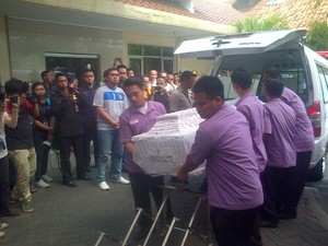 Jenazah WN Brazil Rodrigo Tiba di RS Carolus, Keluarga Menangis Histeris