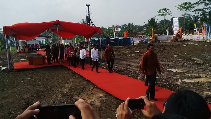 Pukul Gong, Jokowi Resmi Mulai Program Bangun 1 Juta Rumah