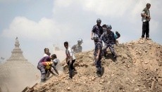 80 Jam Terjebak Puing Akibat Gempa Nepal, Kaki Pria Ini Harus Diamputasi