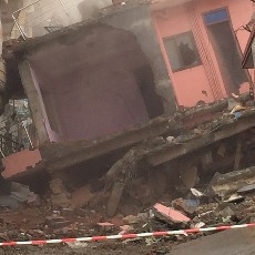 36 Jam Terjebak Puing Bangunan, Wanita Nepal Selamat