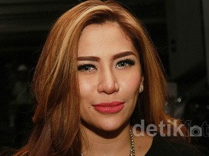 Layangkan Gugatan Cerai Cinta Penelope Wara-wiri di Televisi, Aji Mumpung?