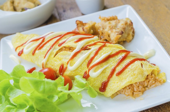 Sedap Mengenyangkan, Makan Siang dengan Nasi Berbalut Omelet