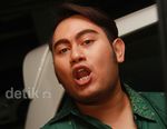 Pernikahan Romantis Andien di Hutan Pinus, Pose Billy di Range Rover Olga