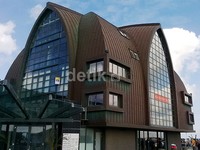 Sebuah apartemen di sana pun dipilih menjadi titik lokasi.