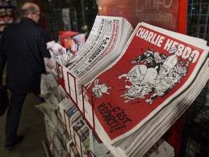 Kontroversi Penghargaan Charlie Hebdo, 25 Penulis Ikut Protes