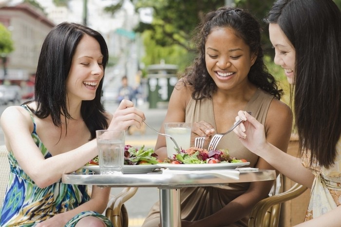 5 Alasan Traveling Bisa Turunkan Berat Badan