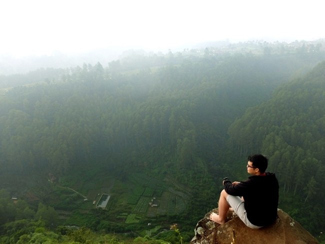 Tebing Keraton & 4 Surga Fotografi yang Eksis Gara-gara Instagram