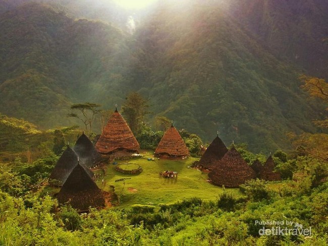 Wae Rebo & 4 Desa Cantik Paling Fotogenik di Indonesia