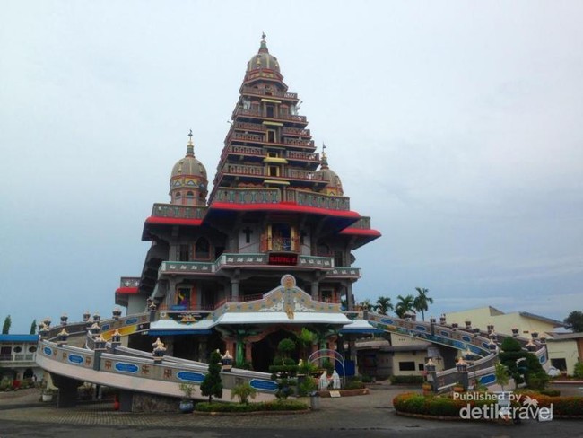 Masjid Baiturrahman & 4 Tempat Ibadah yang Cantik Difoto