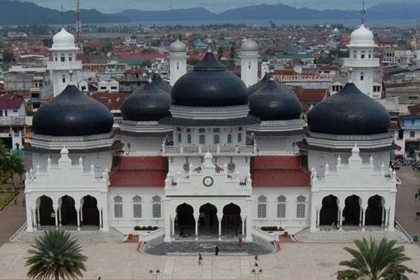 Masjid Baiturrahman & 4 Tempat Ibadah yang Cantik Difoto