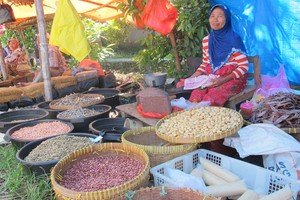 Wisata Belanja Seru di Pasar Desa Sukarara, Lombok