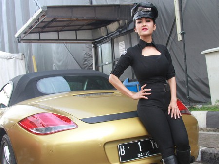 Hubungan Julia Perez dan Satpam Ganteng Makin Dekat