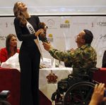 Pulang Kampung, Miss Universe 2014 Tebar Senyuman