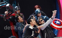 Raffi, Nagita, Denny dan Jupe saat ditemui di kawasan Kebon Jeruk, Jakarta Barat, Kamis (30/4/2015). Pool/Gus Mun/detikFoto.