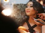Mengintip Duo Serigala Dandan