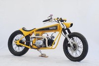 Modifikator asal Banjarmasin rupanya tidak bisa dipandang sebelah mata. Terbukti dengan tampilan Honda Supra NF kelahiran 2005 ini. Dengan mengusung konsep Neo Boardtrack, tampang motor bebek ini berubah menjadi sebuah motor klasik yang menawan. Istimewa/dok Honda.