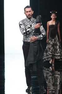 Iwan Tirta Dewaraja Iwan Tirta Private Collection at Fairmont Hotel. Senayan. Jakarta. 27/4/2014. [Foto: Mohammad Abduh/Wolipop]