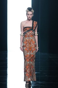 Iwan Tirta Dewaraja Iwan Tirta Private Collection at Fairmont Hotel. Senayan. Jakarta. 27/4/2014. [Foto: Mohammad Abduh/Wolipop]