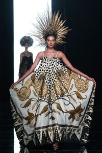 Iwan Tirta Dewaraja Iwan Tirta Private Collection at Fairmont Hotel. Senayan. Jakarta. 27/4/2014. [Foto: Mohammad Abduh/Wolipop]