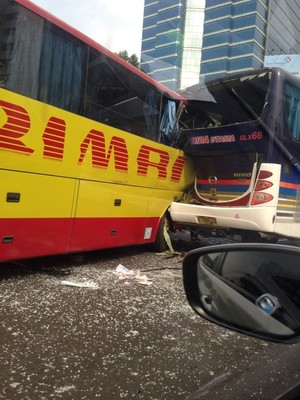 4 Bus Penuh Buruh yang Hendak Rayakan May Day Kecelakaan di Tol Kuningan