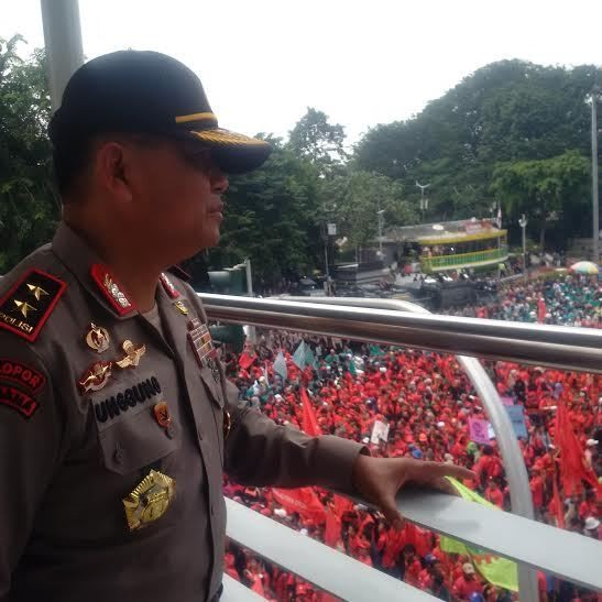 Kapolda Metro Pantau Massa Buruh di JPO Bundaran HI