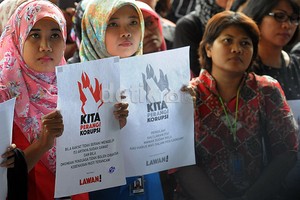 Novel Baswedan Ditangkap, Para Pegawai Berkumpul di KPK