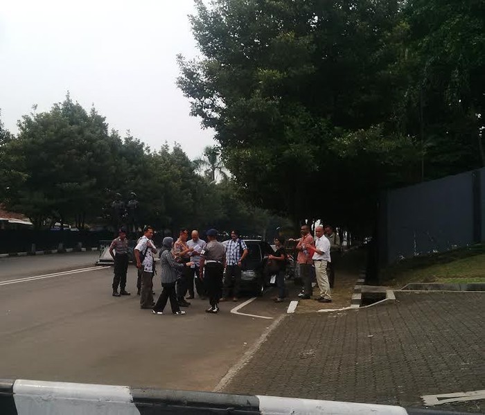 Pengacara Tunjukkan Surat Penahanan Novel Baswedan