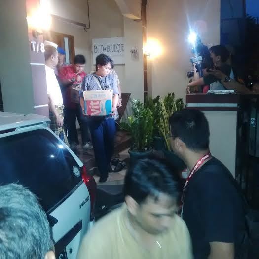 5 Jam Menggeledah, Penyidik Bareskrim Bawa 2 Dus Dokumen dari Rumah Novel