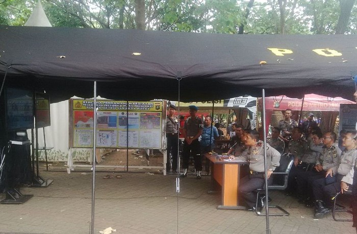 JK dan Badrodin Teleconference dengan 4 Polda: May Day Aman!