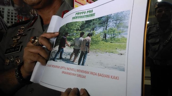 Polri: Dalam Pra Rekonstruksi, Novel Tembak 4 Orang di Bagian Kaki dan 1 Tewas
