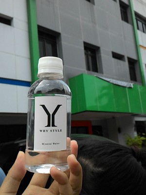 ELF Heboh Rebutan Air Mineral Gratis Berlabel Why Style