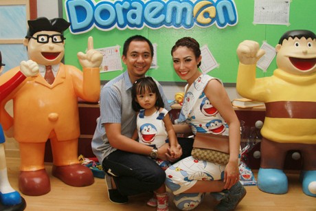 Tertimpa Gadget, Anak Ayu Dewi Jalani Operasi Kecil