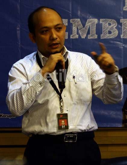 Usai Sambangi KPK, Novel Baswedan Pulang ke Rumah