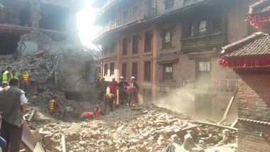 Bau Tak Sedap Menguar dari Kota Bhaktapur yang Hancur karena Gempa
