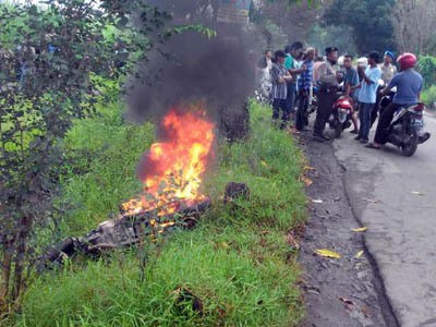Motor Begal di Mojokerto ini Dibakar Warga