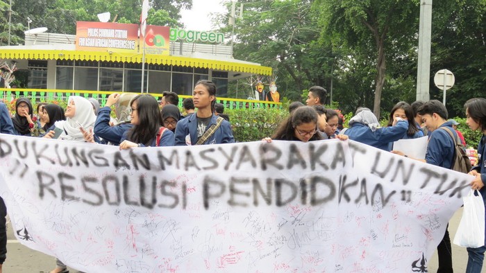 Mahasiswa Aksi di CFD, Tuntut Revolusi Pendidikan dan Pengadilan HAM Ad Hoc
