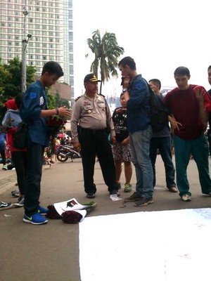 Demo Saat Car Free Day di Bundaran HI, Para Mahasiswa ini Ditegur Polisi