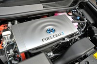 Dari jantung mekanisme yang digendongnya, mobil ini memiliki tenaga hingga 154 hp dan torsi maksimum 335 Nm. Dibandingkan rivalnya, Mirai mampu berakselerasi dengan baik. Istimewa/Response.
