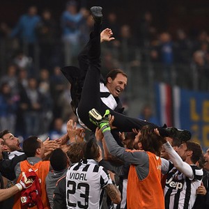 Dulu Disambut dengan Lemparan Telur, Allegri Kini Antar Juve Raih Scudetto