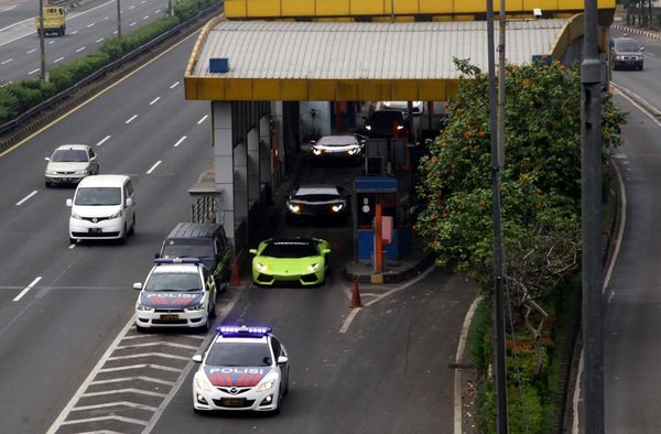 Hotman Paris: Mau Pasang Nopol di Lamborghini Gampang Hotman Paris: Mau Pasang Nopol di Lamborghini Gampang