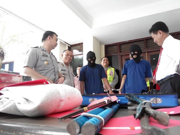 Dua Pencuri Spesialis Minimarket di Duren Sawit Dibekuk