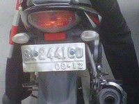 Ssstt. Yang pakai Pak Polisi lho. (Foto kiriman Rizalwijaya).