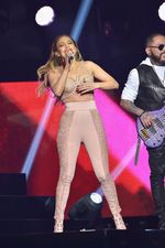 Seksi! Penampilan J.Lo di Panggung Billboard Latin Music Awards