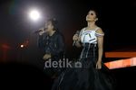 Kolaborasi KD dan Bintang Tamu di Konser TRAYA
