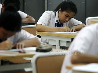 Siswa SMPN 1 Jakarta Ikuti UN